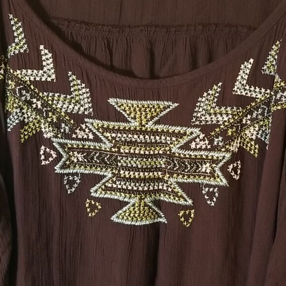 Mossimo Southwestern‎ Rayon Burgundy Blouse - Picture 3 of 6